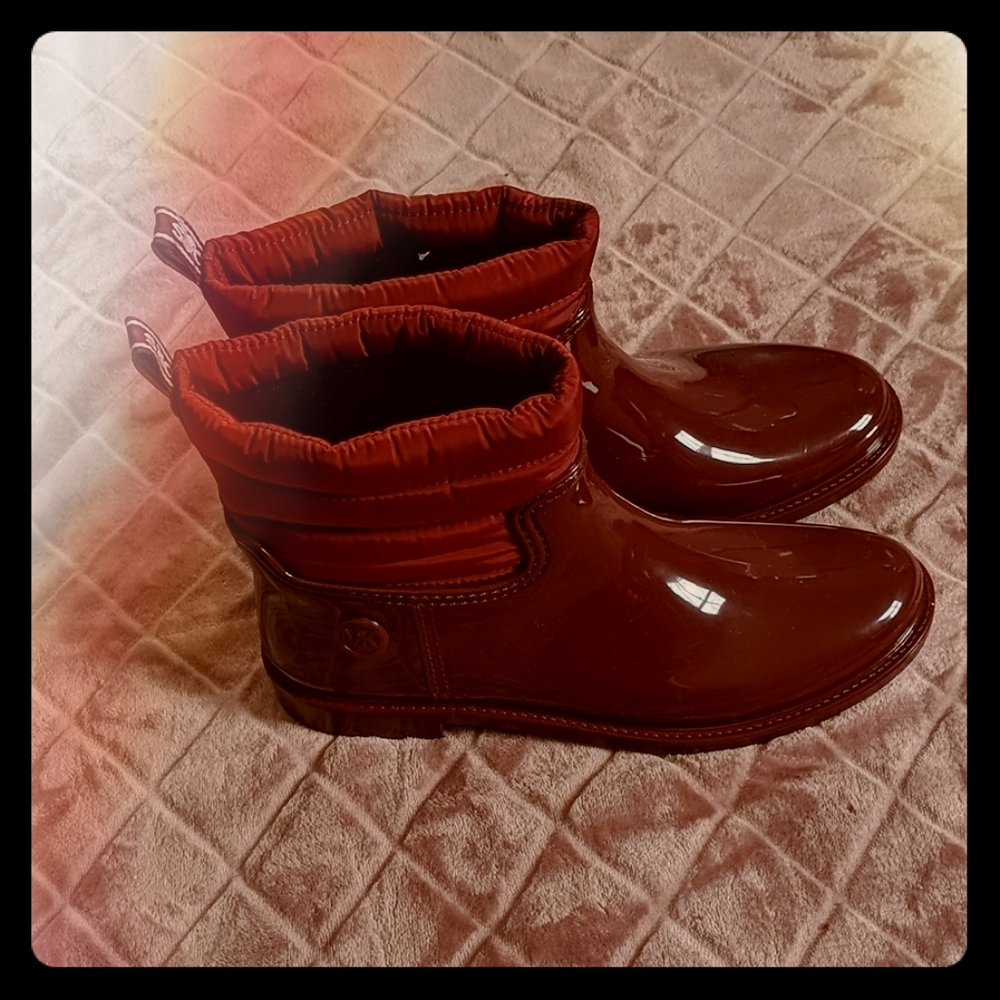 NWOT Michael Kors Red Ankle Rainboot